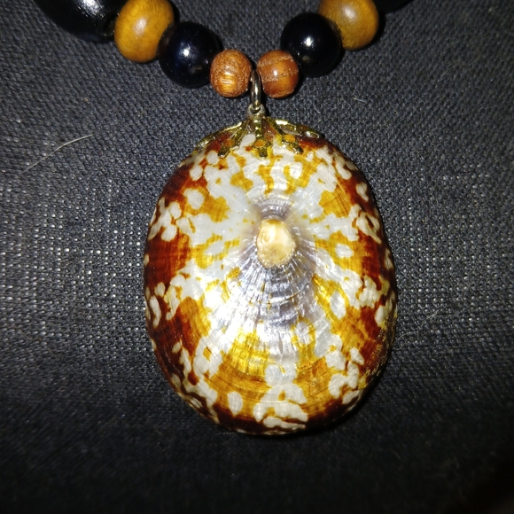 Beaded shell handmade necklace 24 inches S1 113 - Picture 2 of 3